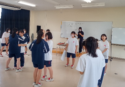 ２学年国際科「ALTと遊ぼう！」