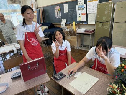 【農業環境科】第１学期保護者会での農産物即売会