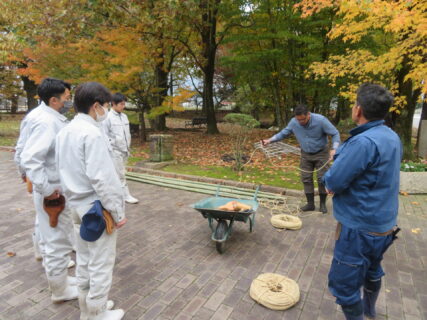 【農業環境科】「若手技術者人材育成支援等事業」出前講座　雪囲い体験