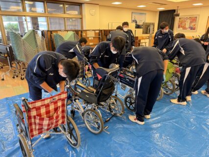 【１年農業環境科】車いす磨きボランティア