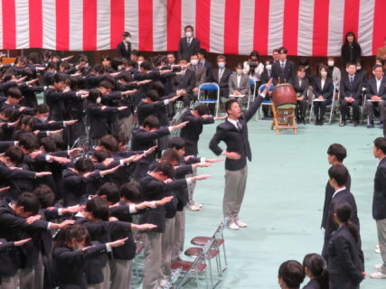 卒業式に向けたエール交換が行われました