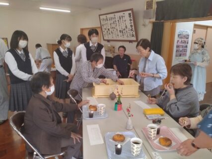 【農業環境科】蓑谷地域での干し柿パンとスイレンを通した地域交流