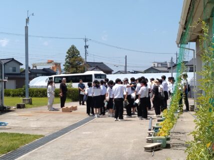 【農業環境科・福祉科】城端中学校２年生の農業環境科と福祉科の施設見学