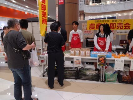 【農業環境科】砺波イオン「秋の文化祭」での農産物即売会